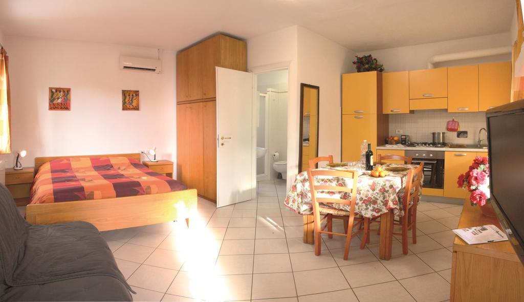 Camping Rosa Hotel San Bartolomeo Al Mare Habitación foto
