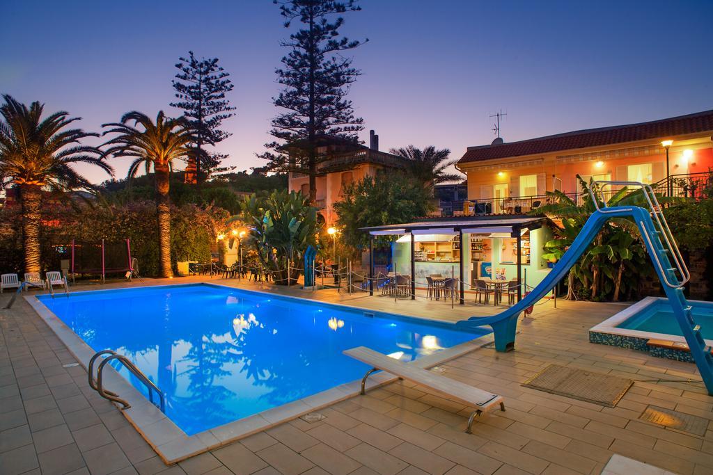 Camping Rosa Hotel San Bartolomeo Al Mare Exterior foto