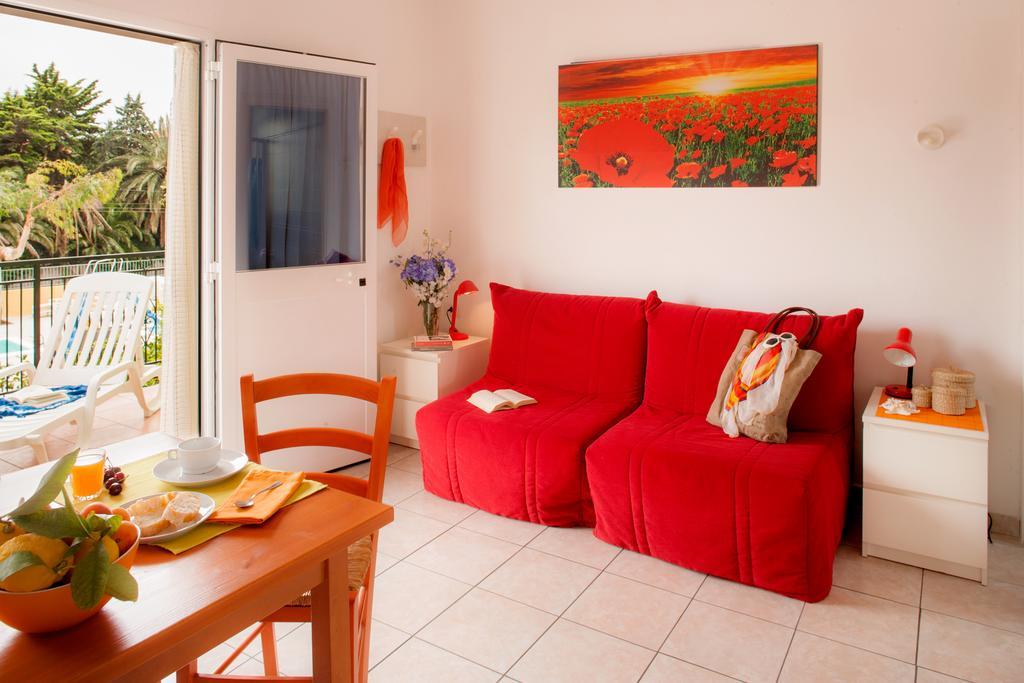 Camping Rosa Hotel San Bartolomeo Al Mare Habitación foto